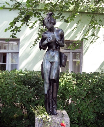Парк современной скульптуры во дворе филфака СПбГУ