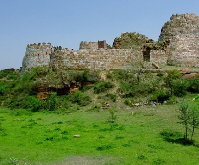 Древний форт Пурана-Кила
